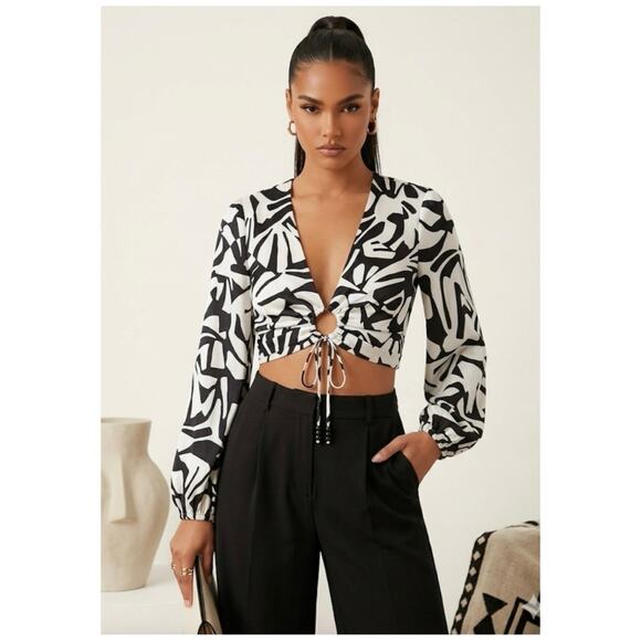 Caroline Constas Tops - Caroline Constas Black and White Tropical Geometric Keyhole Cut Out Blouse Large